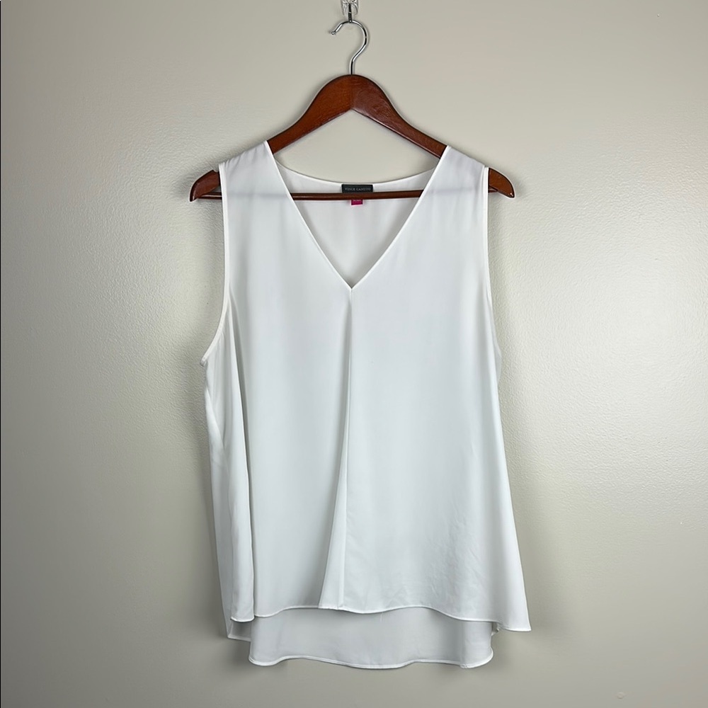 Vince Camuto Woman’s Size XL White Sleeveless V- Neck Top Loose Flowy Fit